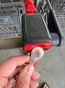 1 pieza Llavero con moneda para carrito de compras | Llavero con ficha de carrito de supermercado | Monedas para carrito de compras | Nueva moneda de libra esterlina británica para carrito de compras | Accesorio de coche con moneda para carrito de compras, estilo gótico y Y2K lindo