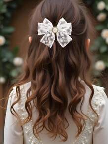 2 piezas Lazos de pelo de encaje blanco para niñas Lazos de encaje de unicolor con pinzas de cocodrilo Lazo bordado con flor Pasadores de pelo con perlas y rhinestone Elegantes pasadores de lazo para boda, vacaciones y accesorios de pelo para niños