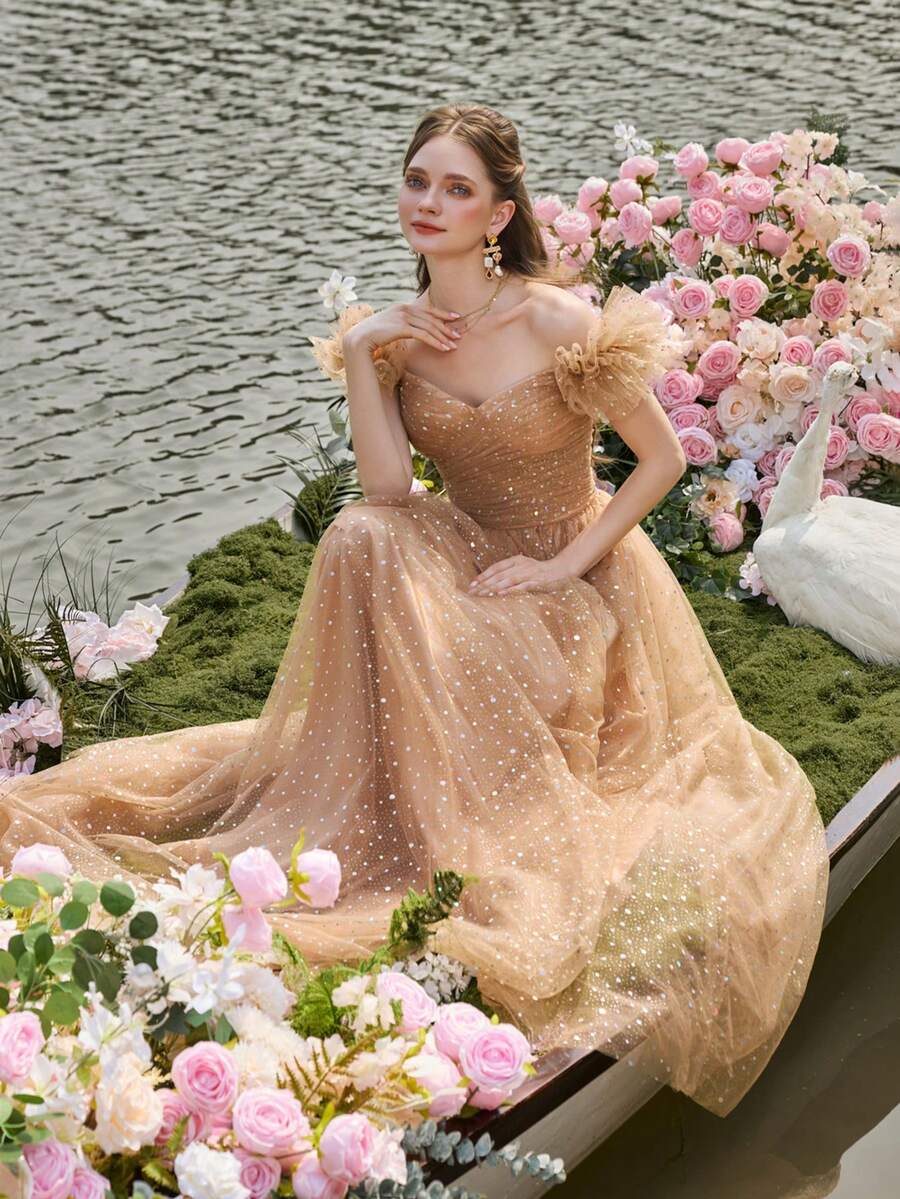 Faeriesty Luksusowa, elegancka, mieniąca się suknia wieczorowa z odkrytymi ramionami i puszystymi, falbaniastymi rękawami – koronkowe wykończenie na plecach, fason w kształcie litery A i zdobienia w kształcie gwiazdek. Idealna na gale, weselne bankiety, bale maturalne i eleganckie imprezy na czerwonym dywanie. - Kolor khaki - Zobacz 1