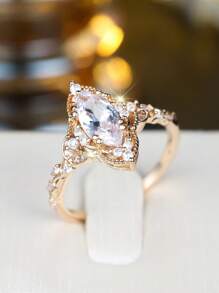 1 pieza Anillo ovalado con flor incrustada de circonita cúbica en estilo de Palacio francés elegante, adecuado para fiestas, ceremonias, vacaciones, aniversarios y cumpleaños