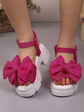 夏季新款女童时尚平底凉鞋，蝴蝶结装饰，甜美可爱，厚底，适合户外玩耍和度假
