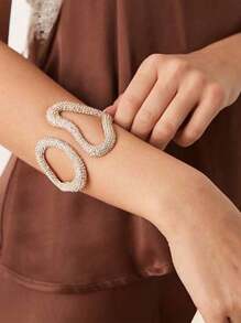 1pc New Exaggerated Fully Studded Heart Shape Openable Bracelet, Fashionable Street Snap Accessory