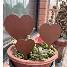 A Set Of 3 Classic Metal Heart-Shaped Garden Stakes, Weathered Rural Style, Christmas Outdoor Decoration, Nature And Outdoor Themes, Floor Mounted Courtyard Decorations, No Electricity Or Batteries Required