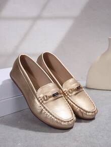 Giày lười nữ mũi tròn, cỡ lớn, đánh bóng gương, màu trơn, linh hoạt và thoải mái, phù hợp mọi mùa, thiết kế tối giản, chất liệu polyurethane, lớp lót vải, đế ngoài TPR, không đính kim sa, nên giặt tay hoặc giặt khô chuyên nghiệp. - Vàng - Xem 3