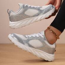 新款大码女式运动鞋，时尚透气厚底休闲平底鞋，轻便柔软
