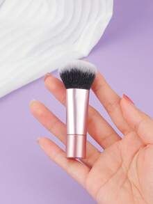 1支RT迷你散粉腮红刷，旅行必备。可用于定妆粉、粉底和腮红。这款面部化妆刷采用合成纤维制成，配有透明高光盖，不刺激皮肤。赠品 - 彩色 - 查看 7