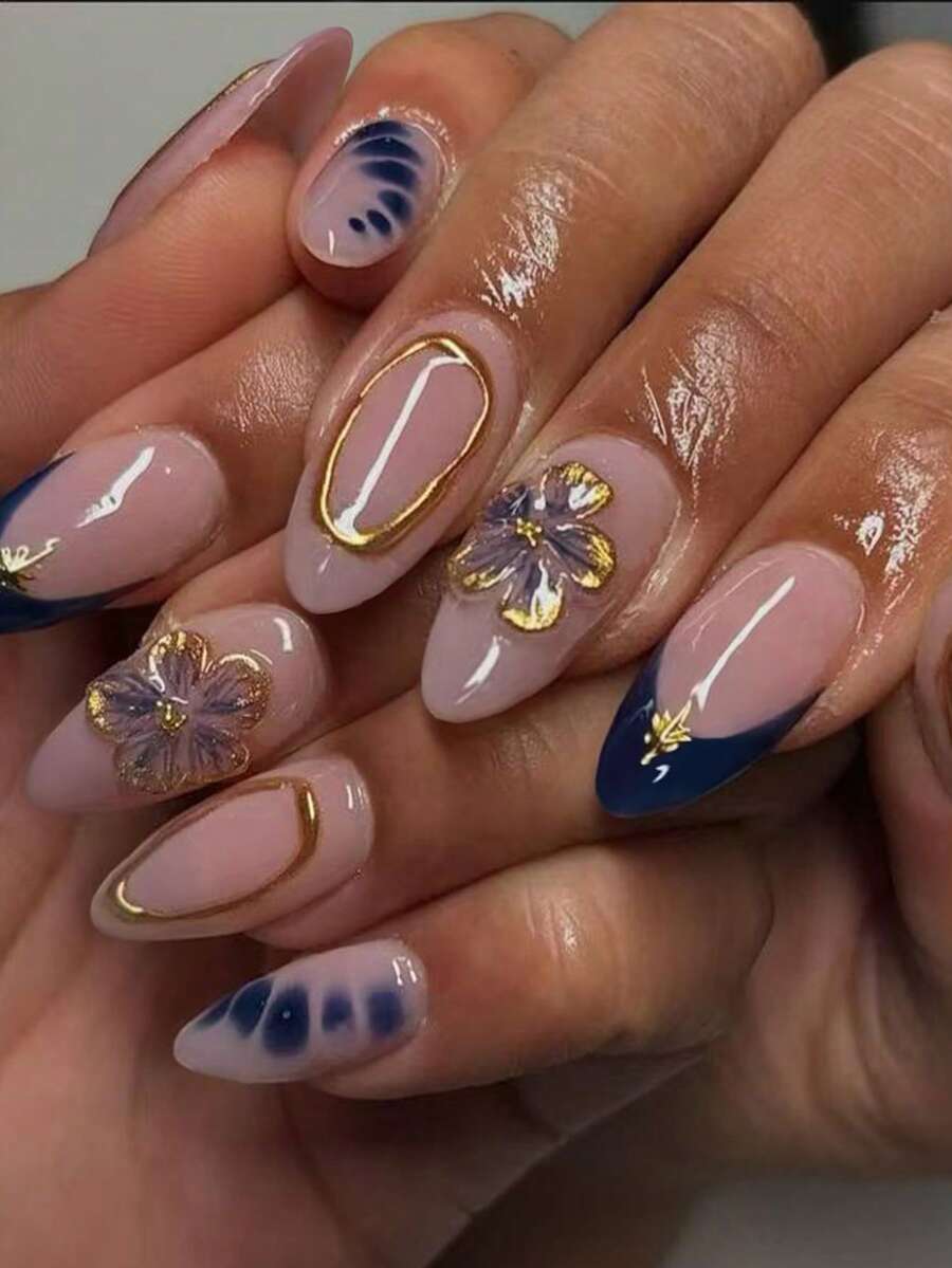 24 件长杏仁 3D 凝胶指甲制作镀金设计花朵指甲法式亚克力按压指甲与仿珍珠装饰设计完美贴合假指甲套装，包括：1 件果冻胶和 1 件指甲锉，夏季指甲和花朵指甲艺术适合女士女孩日常工作穿着狂欢派对使用指甲用品指甲 - 藏蓝色 - 查看 1