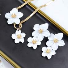 1 Set Gold Flower Earrings & Necklace Set, Women Floral Pendant Necklace, White Flower Statement Earrings, Fashionable Earrings Necklace Anklet Jewelry, Everyday Wear