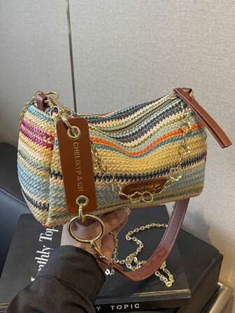 新款春夏撞色条纹编织草编单肩包，时尚字母贴片装饰女士单肩包带链条，休闲度假草编斜挎包拼色编织链条包，大容量方包