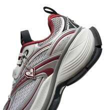 XTEP Zapatos casuales para hombre, Basque 2.0 zapatos deportivos ligeros y transpirables para uso diario al aire libre, 875219320012 plata/gris fantasma/rojo equipo. - Plata/Gris fantasma/Rojo equipo - Ver 8