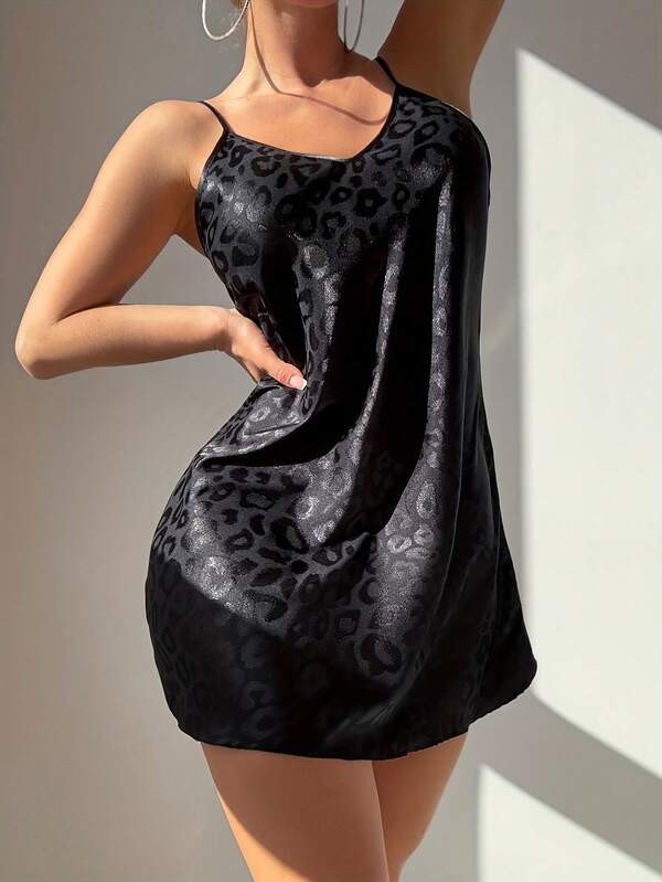1pc Women Elegant Sleepwear, Jacquard Leopard Patterned Fabric, V-Neck Design, Sexy Open Back Nightdress, Suitable For Home Wear, All Season