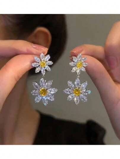 1 Pair Of Sunflower-Shaped~ Elegant Zirconia Flower Earrings. Fashionable And Versatile. Suitable For Both Men And Women. To Be Worn Daily.