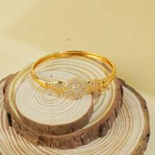 1pc Vintage Elegant Cuff Bracelet, Brass Floral Embellished With Moissanite Stone, Suitable For Daily Wear, Festivals, Parties, Banquets - An Ideal Gift For Family And Friends