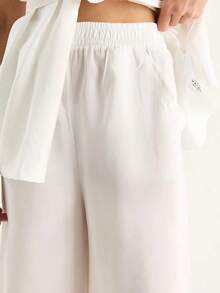 Bluzka z paskiem i szerokimi nogawkami BIANCO LUCCI - Biały - Zobacz 5