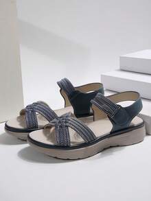 Sandal Kulit Wanita Kasual Musim Panas Model Plus Size 2025 Terbaru dengan Perekat Velcro, Sandal Nyaman dengan Ujung Terbuka. - Biru tua - View 2