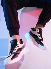 زوج من أحذية رياضية عصرية ، صنعت من قماش مُنسوج، ذات تهوية جيدة، برباط، ملائمة للطقس جميع الفصول، تناسب الاستخدام الداخلي والخارجي للرجال - متعدد الألوان - مشاهدة 8