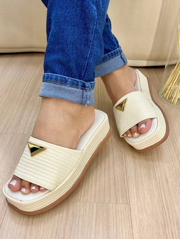 Sandália Papete Plataforma Feminina Aplique Metal Calce Fácil Off