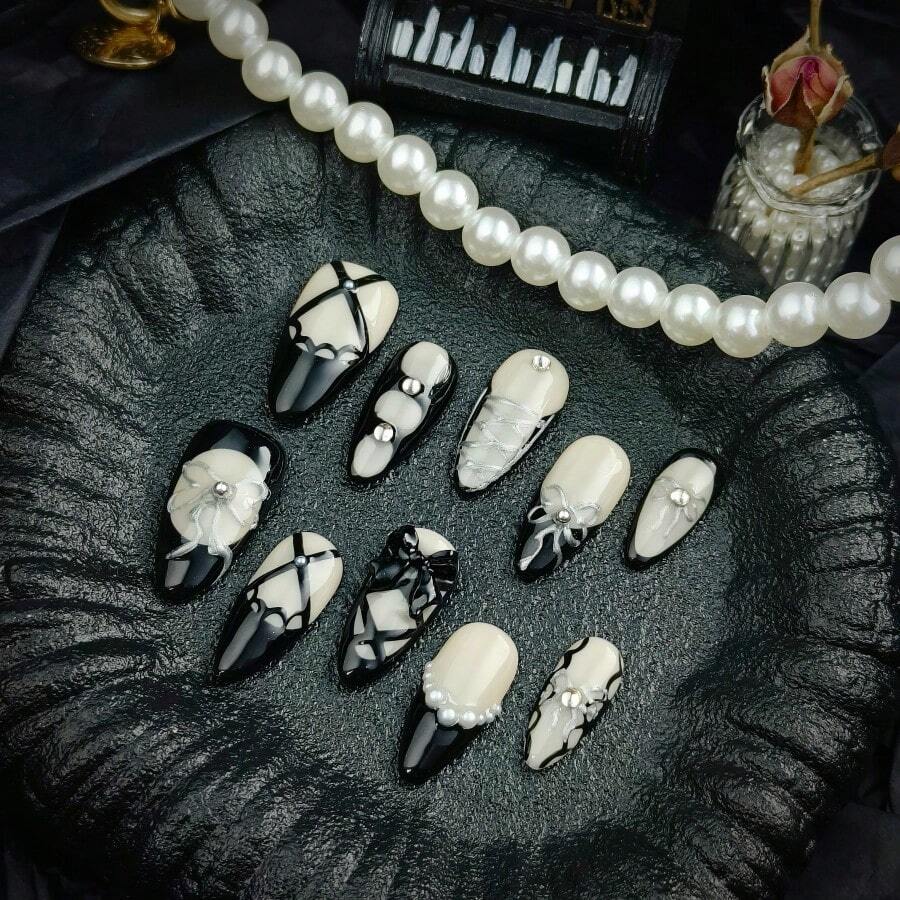 10pcs Hand-Pressed Fake Nails Black-And-White Artificial Nails, Temperament Armor With Bow, Fashion Almond-Shaped Artificial Nail Pieces, Exquisite Wearing Nail Paste Fake Nails, Suitable For Halloween And Other Parties.Nail Set,Press Ons Nail,Nails>Press On Nails,Uñas Postiza,Handmade Nails,Almond Nails,Fake Nail,Almond Nails,Press On Nails Almond - 黑與白 - 查看 1