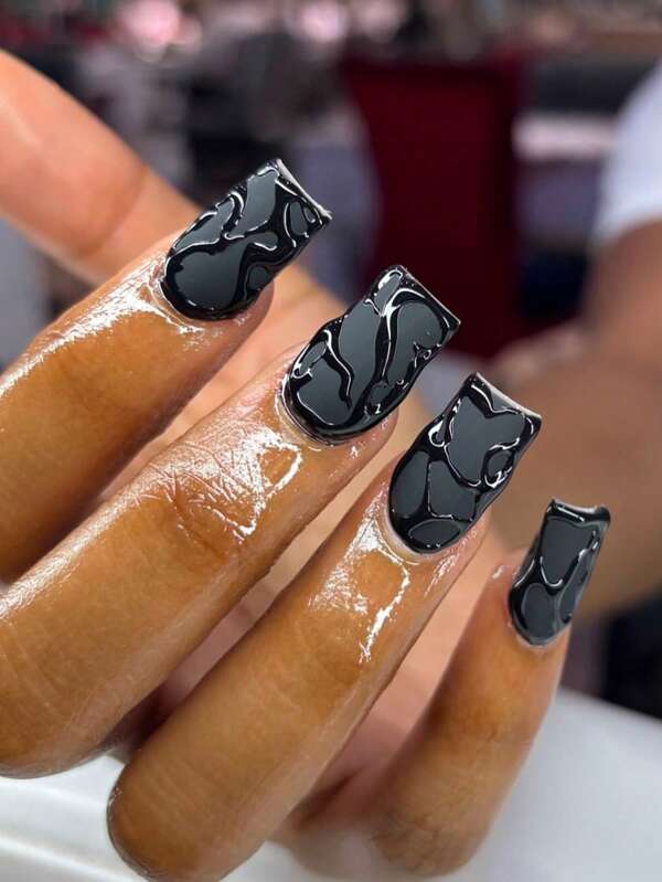 24 piezas de uñas postizas cuadradas medianas de acrílico de acabado mate negro con textura 3D de alta calidad con líneas irregulares, uñas de verano de atmósfera simple diaria, regalo para chicas, esenciales para banquetes, con 1 pieza de lima y 1 pieza de pegamento de gelatina
