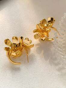 1 Pair Stainless Steel Exaggerated Gold Flower C-Shaped Hoop Earrings, Vintage Chic High-End Fashion Earrings For Women