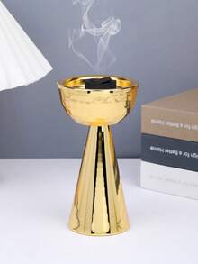 一款简洁优雅的铁艺香炉。香座、香炉、家居香氛、家居装饰。适用于家居装饰、卧室、客厅（可作为中心装饰）、办公室、瑜伽馆和派对，营造优雅氛围。也可用于寺庙装饰。这款香炉是节日馈赠、返校礼物、毕业礼物或馈赠女士的理想之选。