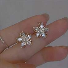 Flower Cube Zirconia Earrings - Low Allergy Daily Jewelry, Sparkling Minimalist Earrings Suitable For Women, Mothers, And Special Occasions