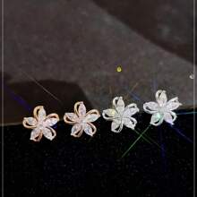 Flower Cube Zirconia Earrings - Low Allergy Daily Jewelry, Sparkling Minimalist Earrings Suitable For Women, Mothers, And Special Occasions