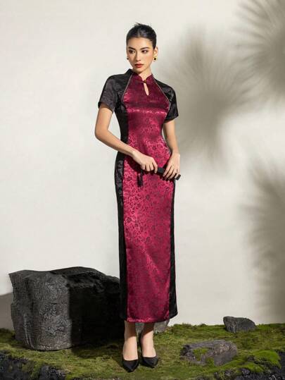 ​Exquisite Women's Contemporary Qipao With Classic Qipao Collar | Short Sleeve | High Leg Slit | Artistic Patchwork Detail | Perfect For Formal Galas, Evening Dinners, Wedding Receptions, Business Banquets, Opera Nights​