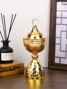 一款简洁优雅的铁艺香炉。香座、香炉、家居香氛、家居装饰。适用于家居装饰、卧室、客厅（可作为中心装饰）、办公室、瑜伽馆和派对，营造优雅氛围。也可用于寺庙装饰。这款香炉是节日馈赠、返校礼物、毕业礼物或馈赠女士的理想之选。