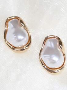 1 Pair Fashionable, Delicate, Versatile, Lightweight, Luxurious Asymmetrical Faux Pearl Elegant & Unique Women's Earring, Suitable For Parties, Dates And Daily Wear