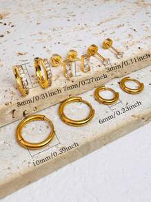 Set de 5 pares de pendientes delicados para mujeres, pendientes de aro pequeños chapados en oro de 14K para múltiples perforaciones, pendientes de botón planos con CZ chapados en oro para lóbulo, cartílago y hélix