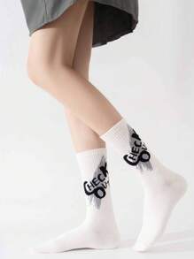 5 Pairs Men's Mixed Color Original Letter Black & White Crew Socks, Suitable For Daily Wear, Great Gift For Family And Friends