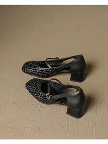 2025 Nuovi Scarpe Mary Jane stile francese vintage con punta quadrata, intrecciate e traforate, con cinturino e tacco medio, scarpe flat stile cinese con cinturino per donne