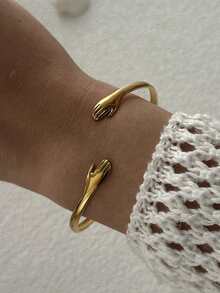 1 件时尚波西米亚风格百搭不锈钢手链，多元素可堆叠设计，带有花卉纹理和海星、贝壳等金属时尚装饰，适合海滩度假和日常佩戴，是馈赠佳品