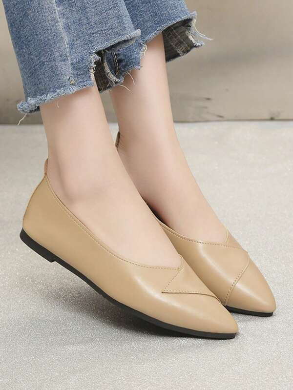 Nouvelles chaussures de travail confortables à talons épais pour dames, style rétro britannique pour femmes d'âge moyen et âgées, convenant au printemps et à l'automne