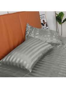 2 Packungen luxuriöse Seide-Satin gestreifte Kissenbezüge, dunkelgrauer 3 cm Streifen Jacquard ultra weiche Polyester Kuvertabschluss Kissenhüllen, maschinenwaschbar, 80-85 g/m², kühlender Komfort für Haar und Haut, Bettkissenschutz in Hotelqualität