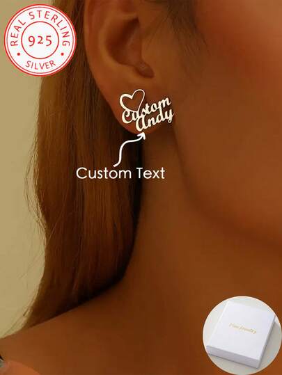 Ett personligt örhänge i 925 silver med dubbla hjärtor för vardagsbruk och speciella tillfällen, perfekt som alla hjärtans dag-present, både sött och snyggt!