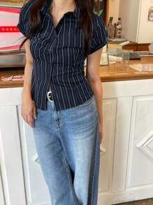 Camisa corta de verano para mujer con diseño de rayas plisado en el pecho, cierre completo de un solo botonadura, solapa y manga corta, estilo casual Y2K de los 90 y elegante, escote sexy