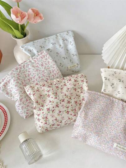 1Pc Ditsy Floral Large Capacity Cosmetic Bag Makeup Bag Portable Travel Makeup Bag Cosmetics Brush Storage Bag Clutch With Zipper Closure For Lipstick, Brush, Skincare, Mobile Phone, Small Items For Home, Travel, Vacation And School Use Makeup Bag Makeup Pouch Skincare Bag Toiletry Bag Packing Cubes,Wedding Bridesmaid Gifts,Mom Gifts,Birthday Gifts Travel Essentials Cruise Essentials Dorm Essentials