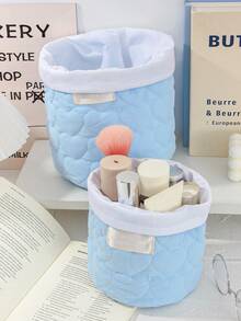 1 coș de depozitare cu model drăguț de inimă albastră, coș de depozitare pentru diverse obiecte de birou, coș de depozitare pentru ruj machiaj pensule îngrijirea pielii, ornamente de birou, cutie de depozitare pentru cosmetice, coș de picnic portabil, depozitare pentru baie, depozitare pentru îngrijirea pielii, potrivit pentru casă, călătorii, festivaluri și școală.
