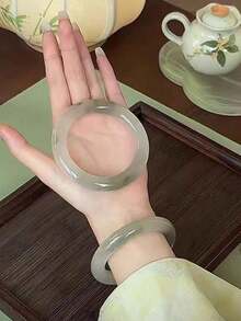 1 件女士时尚仿玉手镯（适合 100 磅女士），光照透明