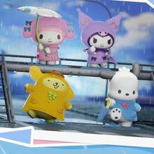 Sanrio Characters 雨天系列收藏品小雕像 - 天气主题装饰毛绒摆件，以 Hello Kitty 和朋友们（Kuromi、Pompompurin、My Melody、Cinnamoroll）为特色，适用于家庭和办公室装饰 - 彩色 - 查看 4