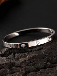 1pc Stainless Steel Minimalist Four-Leaf Clover Zirconia Clasp Bracelet, Simple Band Bangle For Men, Hipster Jewelry Suitable For Daily Wear