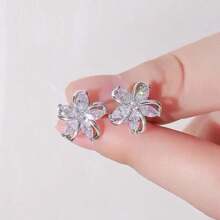 Fashionable Five Petal Flower Shaped Earrings And Earrings, Japanese And Korean Style, Sparkling And Exquisite, A Great Gift For Friends, The First Choice For Gifts