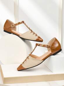 أحذية كعب مسطح للنساء موديل 2025 بتصميم ألوان متباينة وفتحات، أحذية فرنسية ذات أصبع مدبب، أحذية أنيقة وعملية للارتداء اليومي، بتفاصيل ملونة وخياطة وفتحات أنيقة