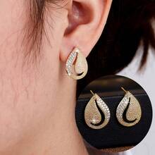 1 对独特设计奢华泪珠形女士耳环，适合日常佩戴、约会和派对