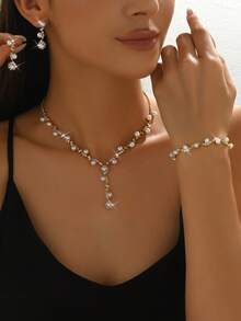 1 件女士项链 + 1 对女士耳环 + 1 件女士手链首饰套装，优雅时尚的珍珠首饰套装，适合婚纱、参加派对、毕业季、骄傲月等。