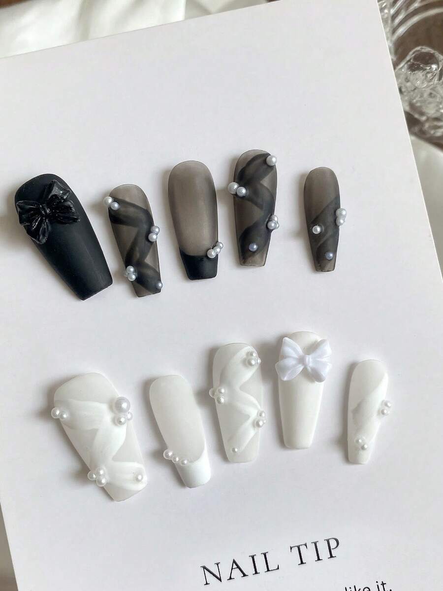 一套黑白棺材形哑光手绘芭蕾舞缎带蕾丝美甲贴纸，优雅精致，高端美甲，适合派对、生日、聚会等场合。美甲用品，手工制作的按压式美甲贴片。 - 彩色 - 查看 1