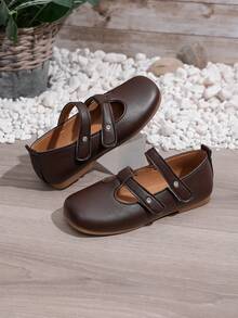 1 Pair Brown T-Strap Flat Shoes For Girls, PU Material With Adjustable Double Hook And Loop Design, Round Toe, TPR Non-Slip Sole, Lightweight And Comfortable Ballet Flats, Suitable For Students Aged 5-14 Years Old, Suitable For School, Activities, Performance And Indoor/Outdoor Daily Wear