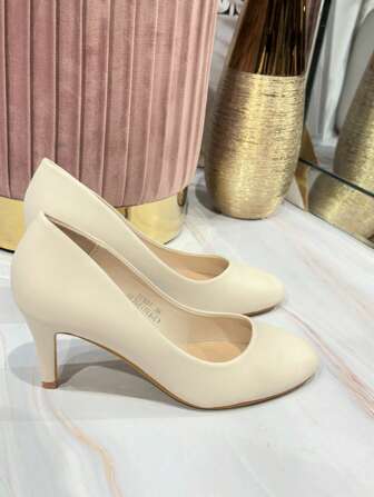 Tacones altos básicos y elegantes lisos